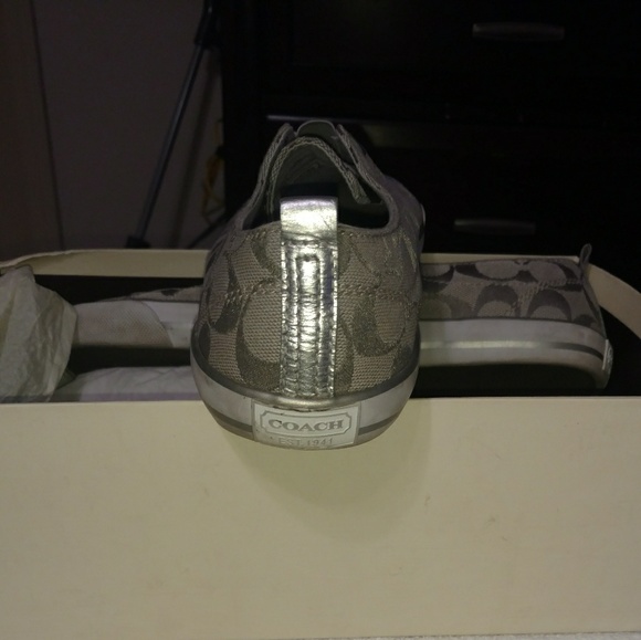 Woman - Picture 2 of 3